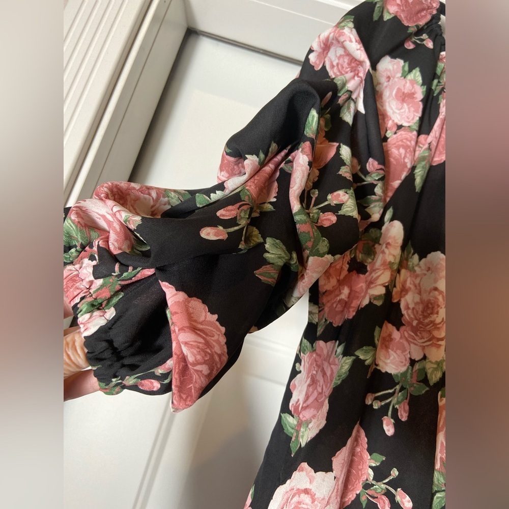CeCe~Black/Pink RoseFloral~Off Shoulder~Tiered Sleeve~Hemline Tie~Blouse~Size L - Picture 6 of 15